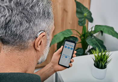 advantages of smartphone-compatible hearing aids